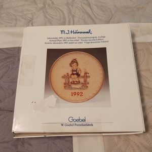 Hummel 1992 plate Wayside Harmony double crown